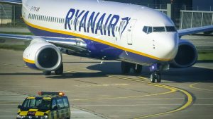 Od čega zavisi koliku odštetu bi mogao da dobije putnik koji je delimično ispao iz aviona Rajanera?