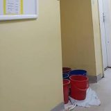 Dom zdravlja u Zaječaru prokišnjava, kofe i krpe u hodnicima 2