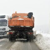Sneg, magla i poledica na putevima, vozačima se savetuje oprez 2