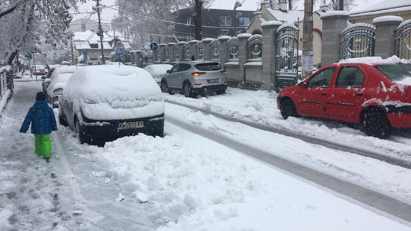 Sneg pravi velike probleme u saobraćaju u Beogradu 1