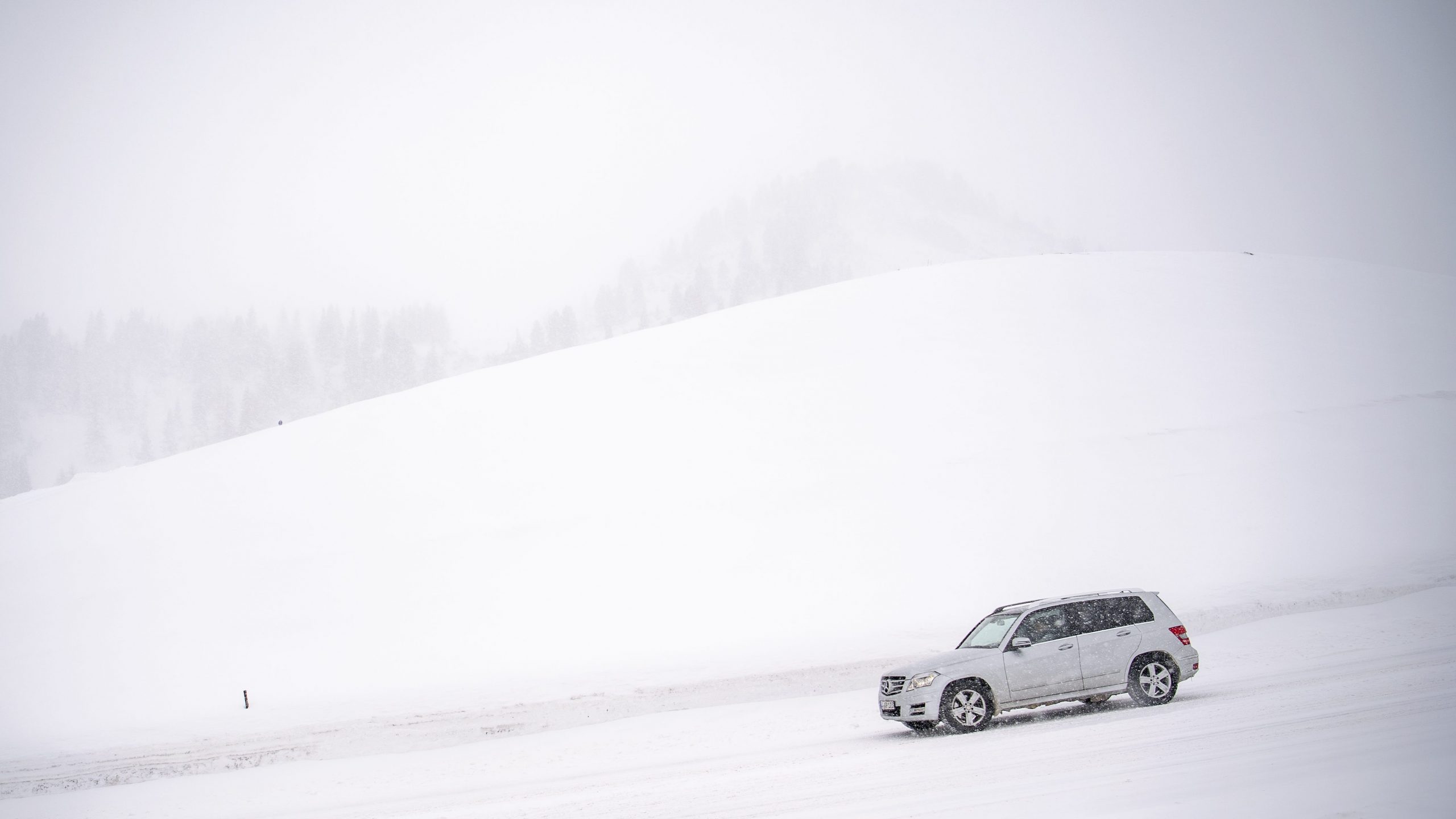Jak sneg u Nemačkoj i Austriji doveo do haosa u saobraćaju 1