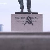 Na novom spomeniku Tuđmanu osvanuli srp i čekić 10