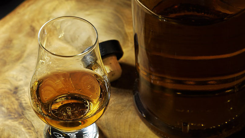 Nestala boca viskija vredna skoro 6.000 dolara, poklon Pompeu od Japana 1