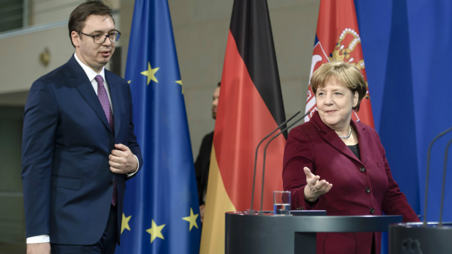 Vučić: Telefonski razgovor sa Merkelovom 1