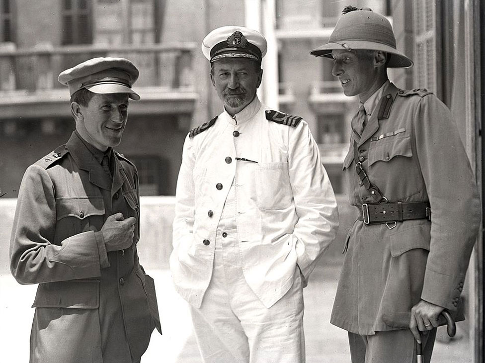 Kol Alan Donej (desno) u Kairu 1918. sa T.E. Lorensom (levo) i arheologom Dejvidom Džordžom Hogartom