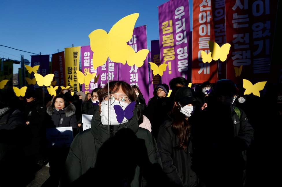 South Korean women attend the funeral ceremony for Kim Bok-dong