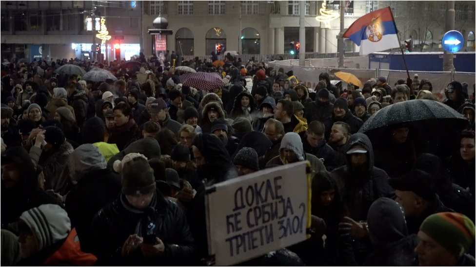 „1 od 5 miliona": Dva meseca na ulicama Beograda i Srbije, šta dalje 6 Slika velike grupe ljudi sa protesta