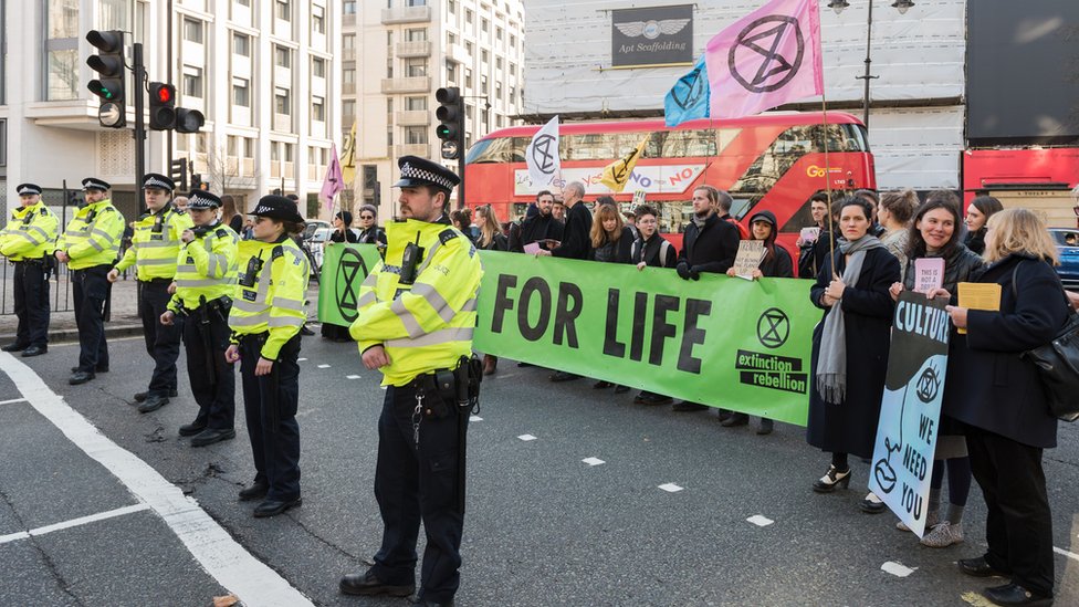 Policija i demonstranti na Londonskoj nedelji mode