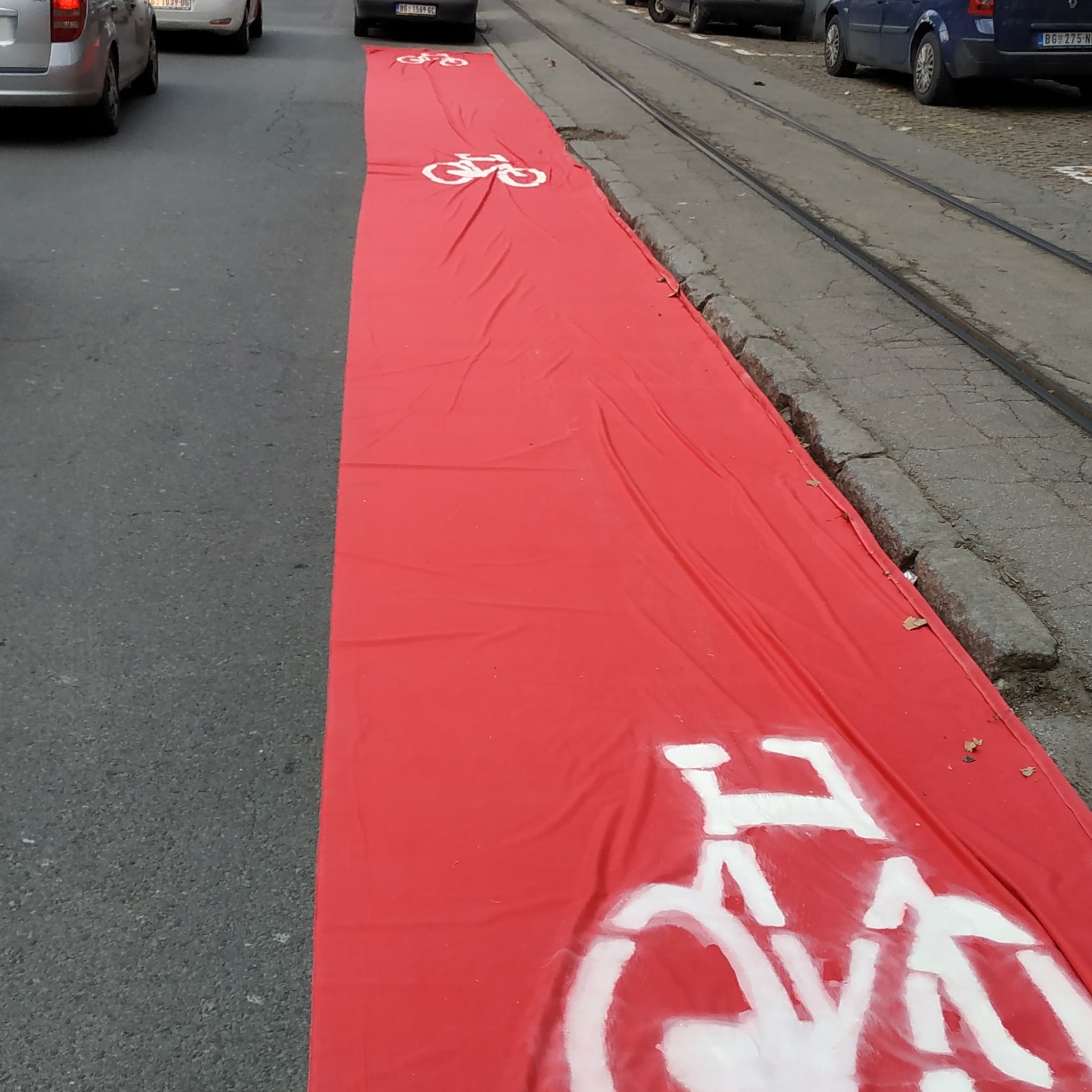 Beograd: Crveni tepih za bicikliste, staza išla i preko automobila 2 Staza