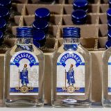 Holandija zaplenila 90.000 flaša votke zbog sumnje na izvoz u Severnu Koreju 5
