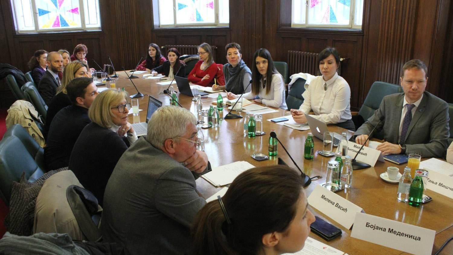 Zakoni se usklađuju sa Ustavom koji nije ni usvojen 1