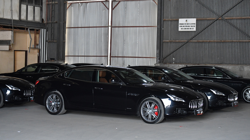 Nakon samita Apec u Papui Novoj Gvineji bez traga nestalo stotine luksuznih automobila 1