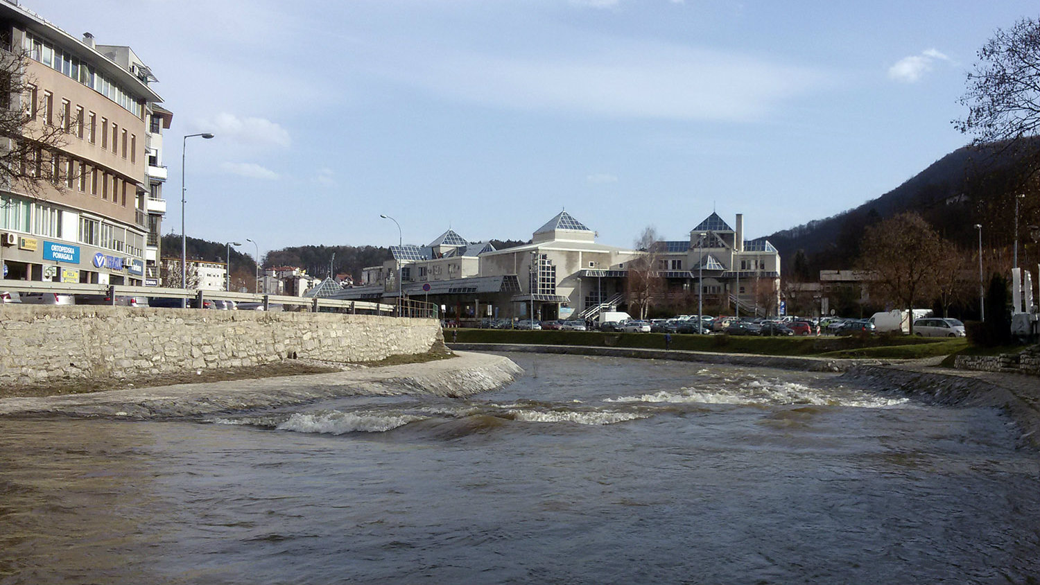Zbog ubrzanog topljenja snega pod vodom oko 600 hektara u požeškom kraju 1