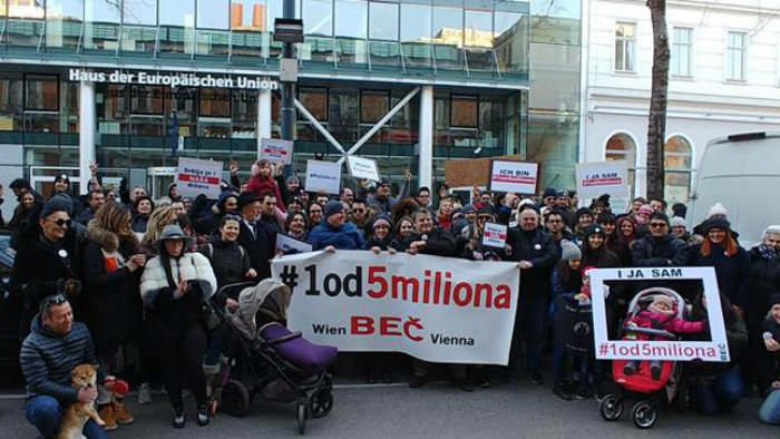 Skupovi podrške demonstracijama u Srbiji u Beču i Pragu (FOTO) 1