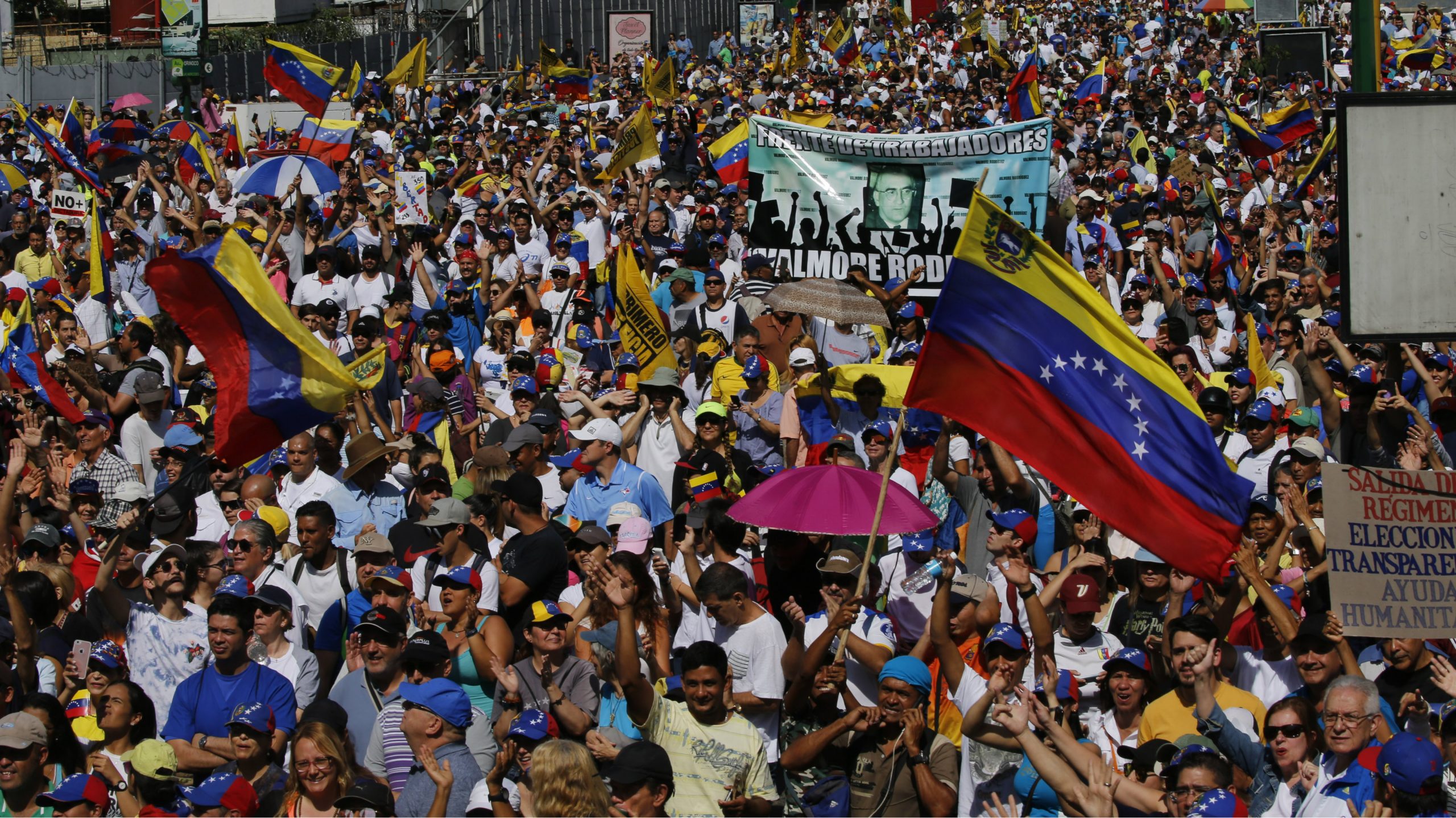 U Karakasu počeli protesti za i protiv vlasti Nikolasa Madura 1
