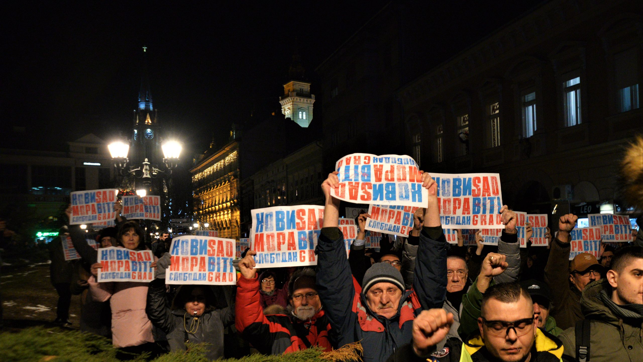 Građanski protesti u petak održani u 16 gradova i opština u Srbiji (FOTO) 1