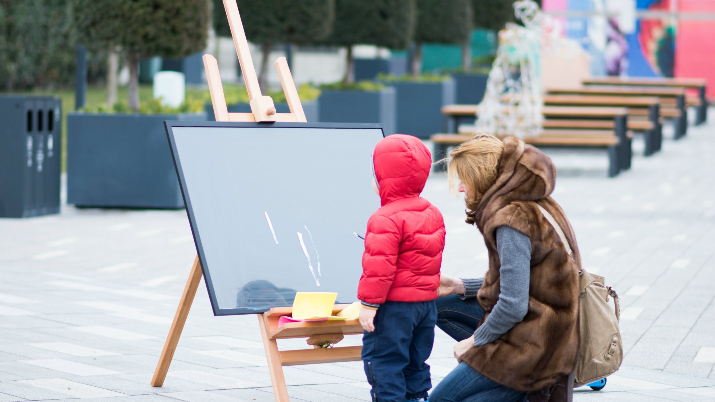 Nastavlja se oslikavanje staklenih panela na Sava Promenadi 1