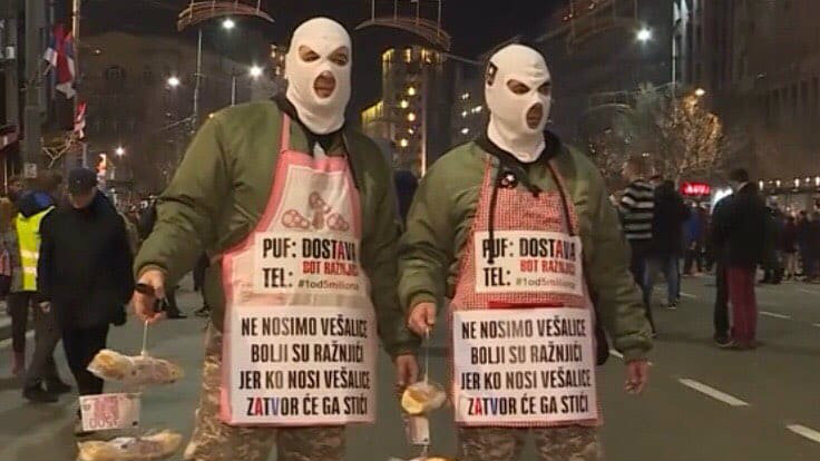 PUF: Ne nosimo vešalice, bolji su ražnjici! 1 PUF: Ne nosimo vešalice, bolji su ražnjici! 1