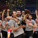 Košarkaši Zvezde napustili dodelu medalja 1