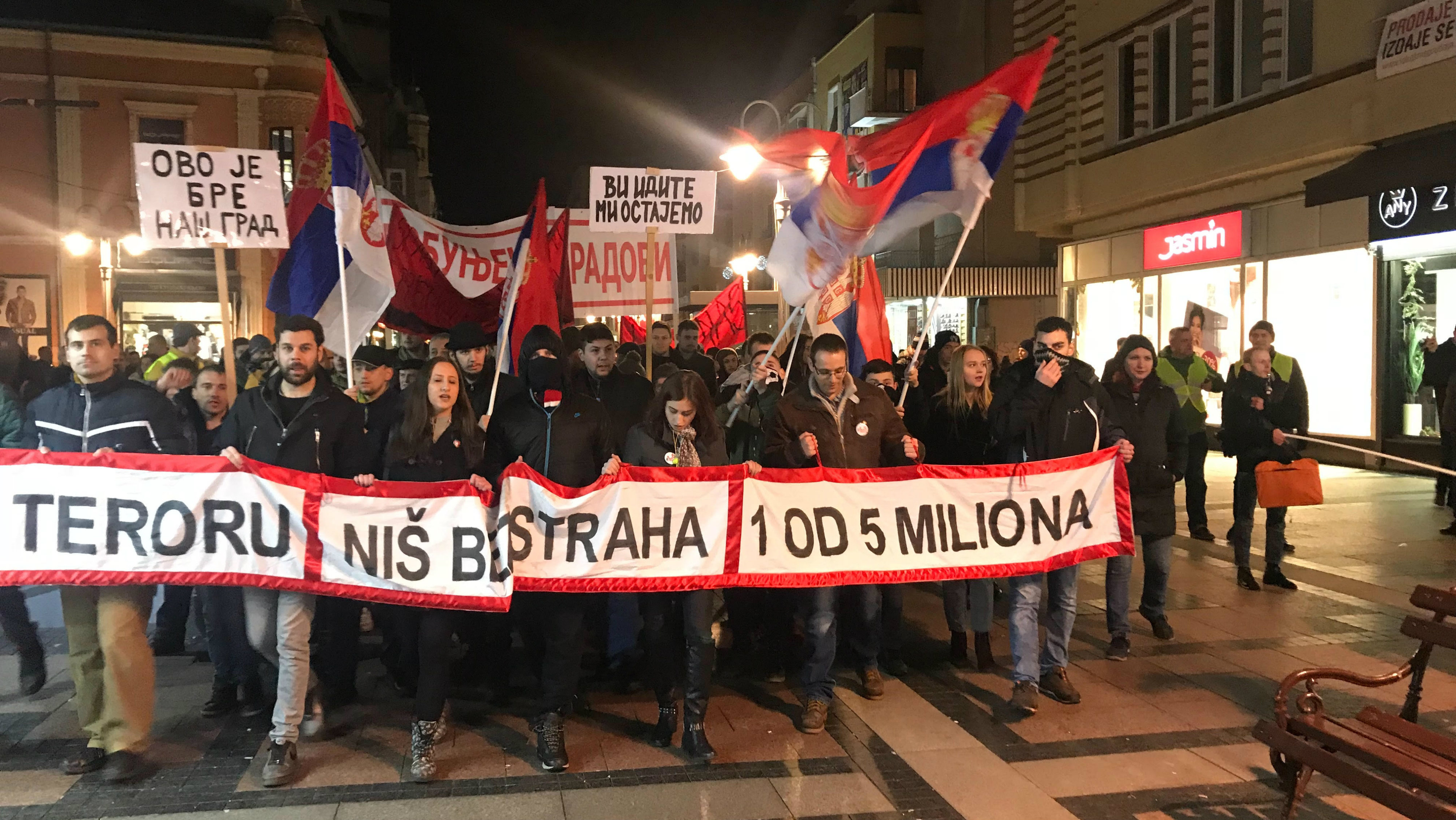 Građanski protesti u petak održani u 16 gradova i opština u Srbiji (FOTO) 5