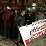 Na protestu u Kosovskoj Mitrovici oko 100 ljudi (VIDEO) 3