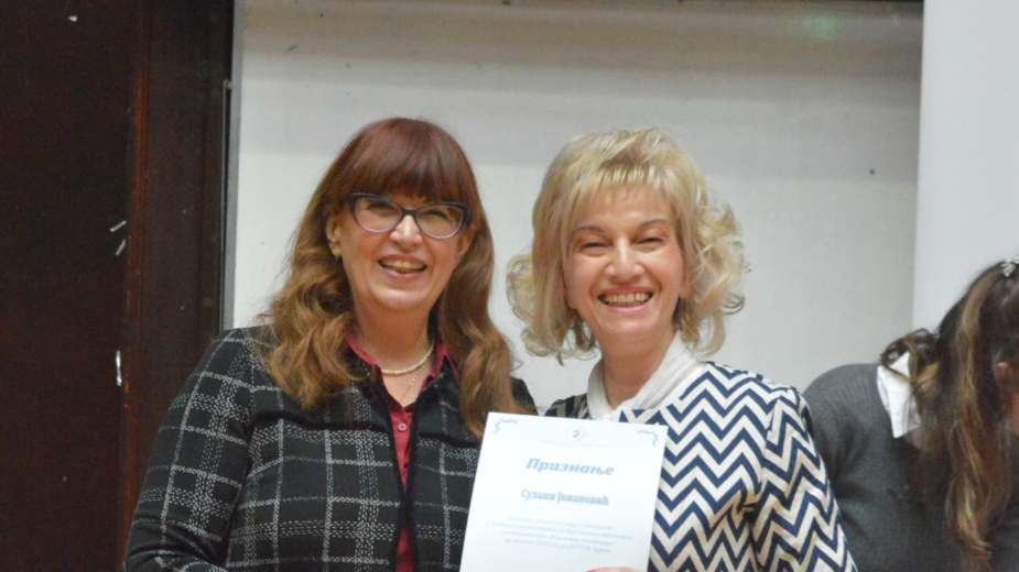 Priznanje za profesorku srpskog jezika i književnosti pirotske gimnazije Suzanu Jovanović 1