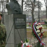 Kraljevo: Venci na spomeniku znamenitog megdandžije 3