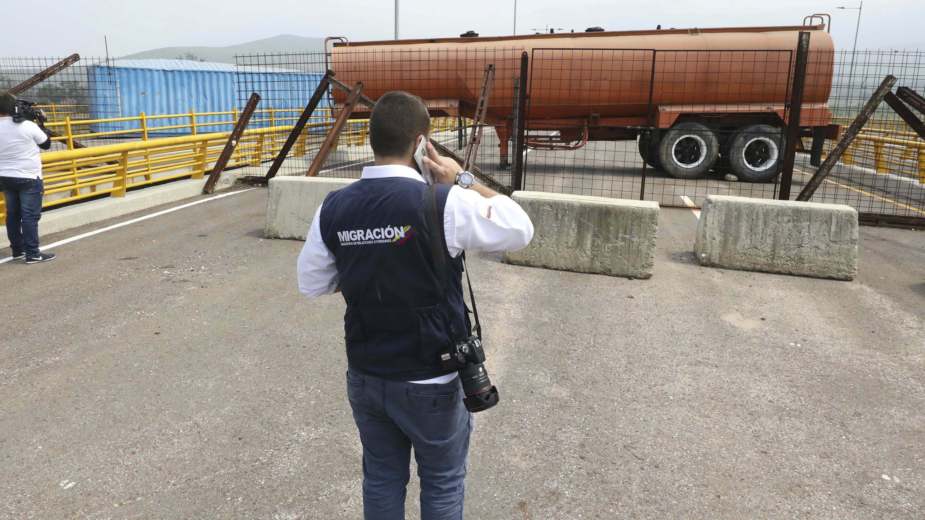 Vojska Venecuele barikadom sprečava ulazak humanitarne pomoći u zemlju 1