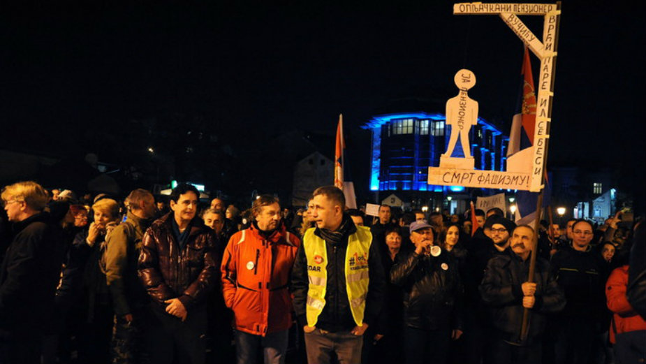 Kragujevčanin koji je nosio vešala pušten kući 1