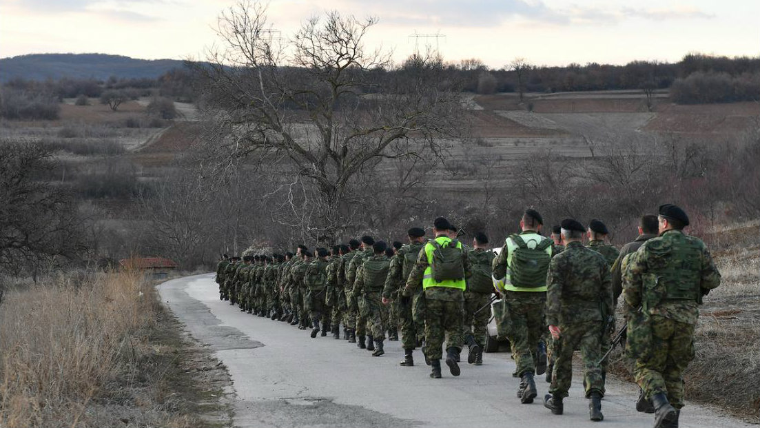 Vojska marširala 20 kilometara oko Niša 1