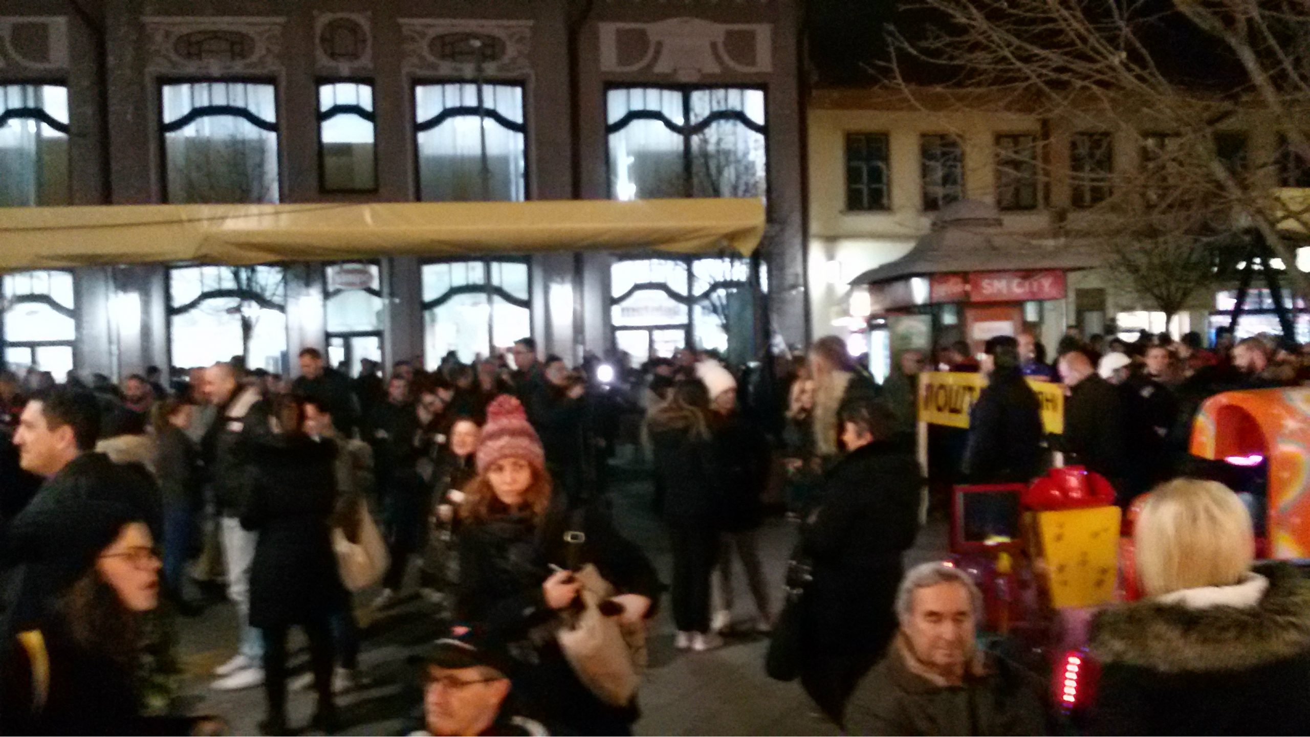 Sve više gradova se u proteste uključuje i četvrtkom (VIDEO) 1