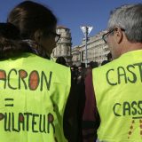 Oko 10.000 ljudi na protestu Žutih prsluka u Francuskoj 7