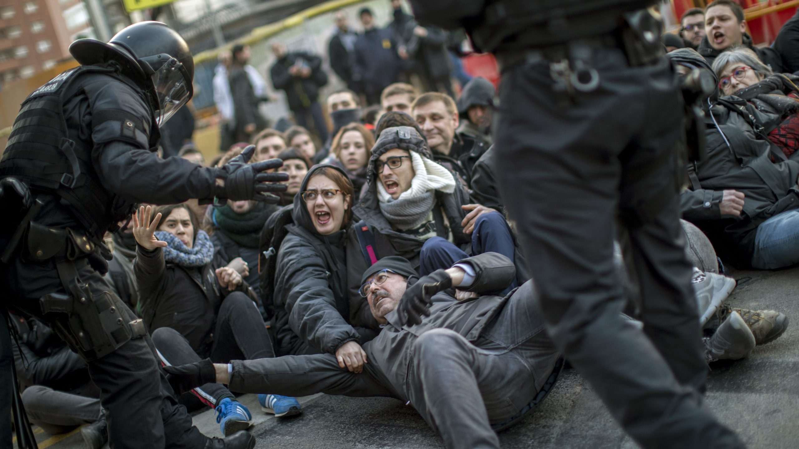 Proseparatistički demonstranti sukobili se sa policijom u Kataloniji 1