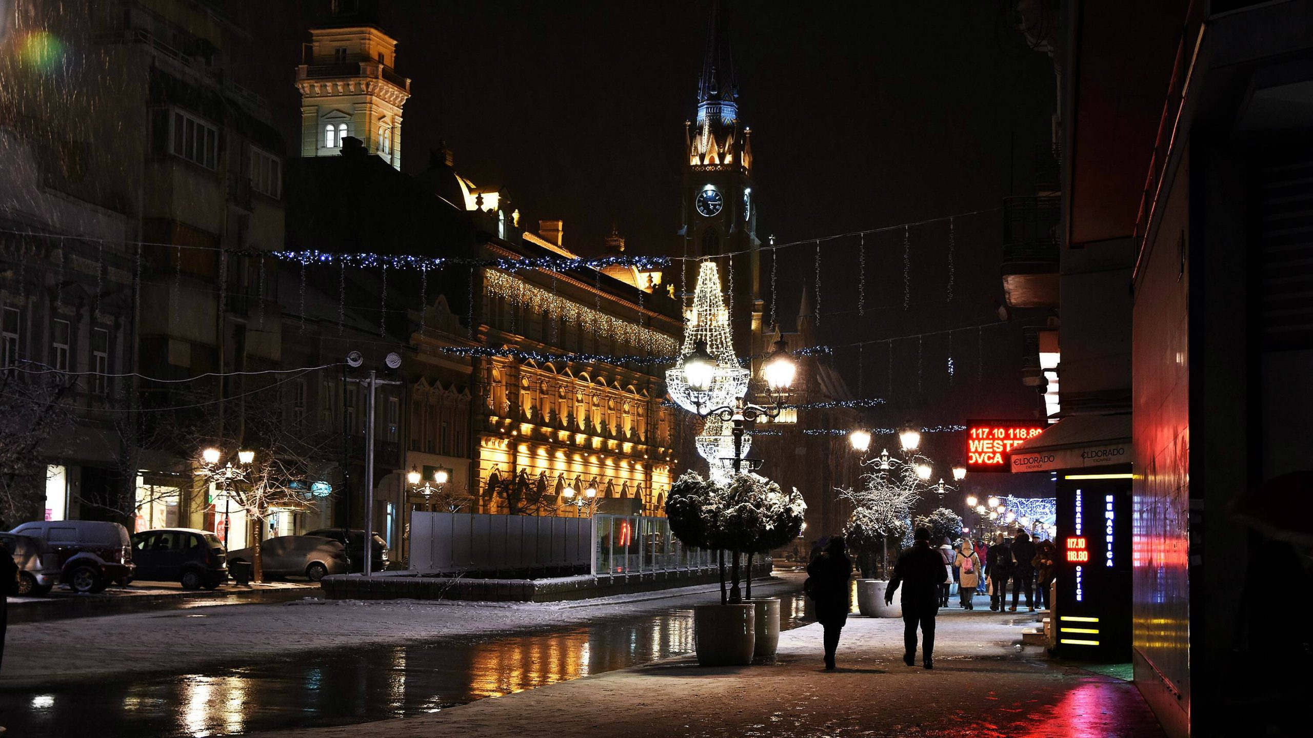 Pao novogodišnji ukras u centru Novog Sada 1