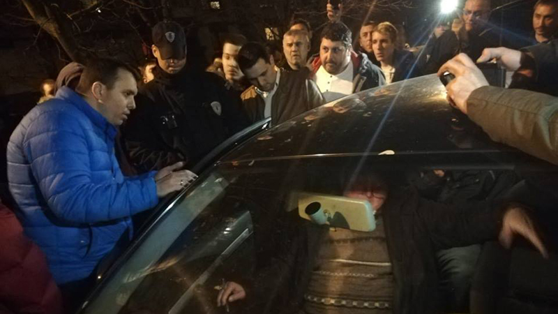 Vozači CarGo blokirali ulicu, sprečili oduzimanje automobila kolegi 1