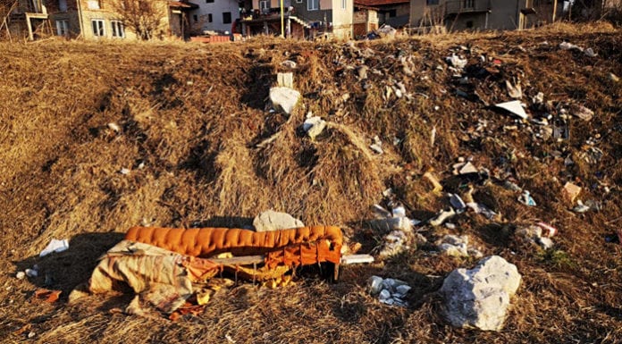 Da li je obala Crnog Timoka postala nova divlja deponija? (FOTO) 1
