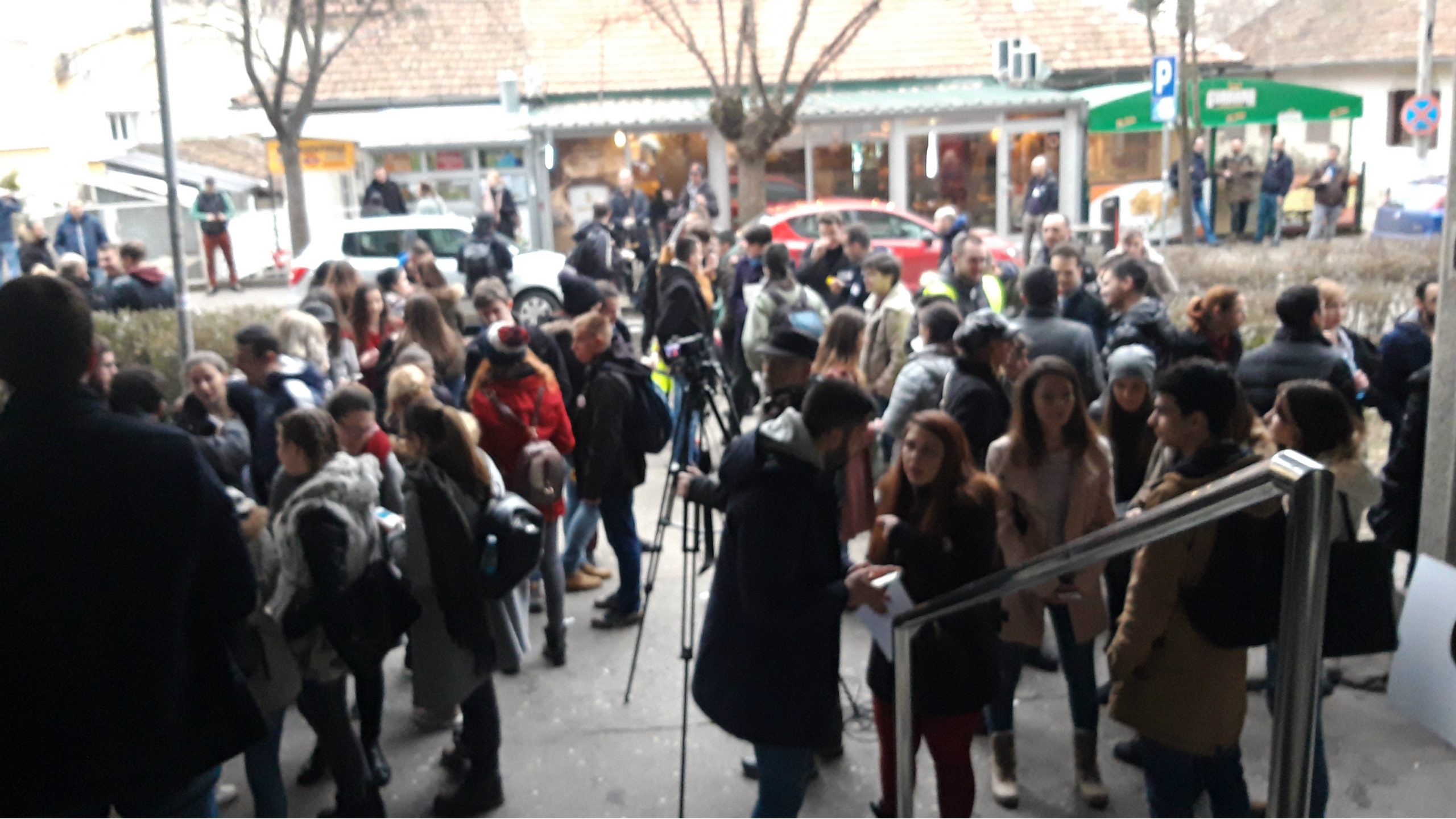 Protestno okupljanje studenata ispred FPN (VIDEO) 1