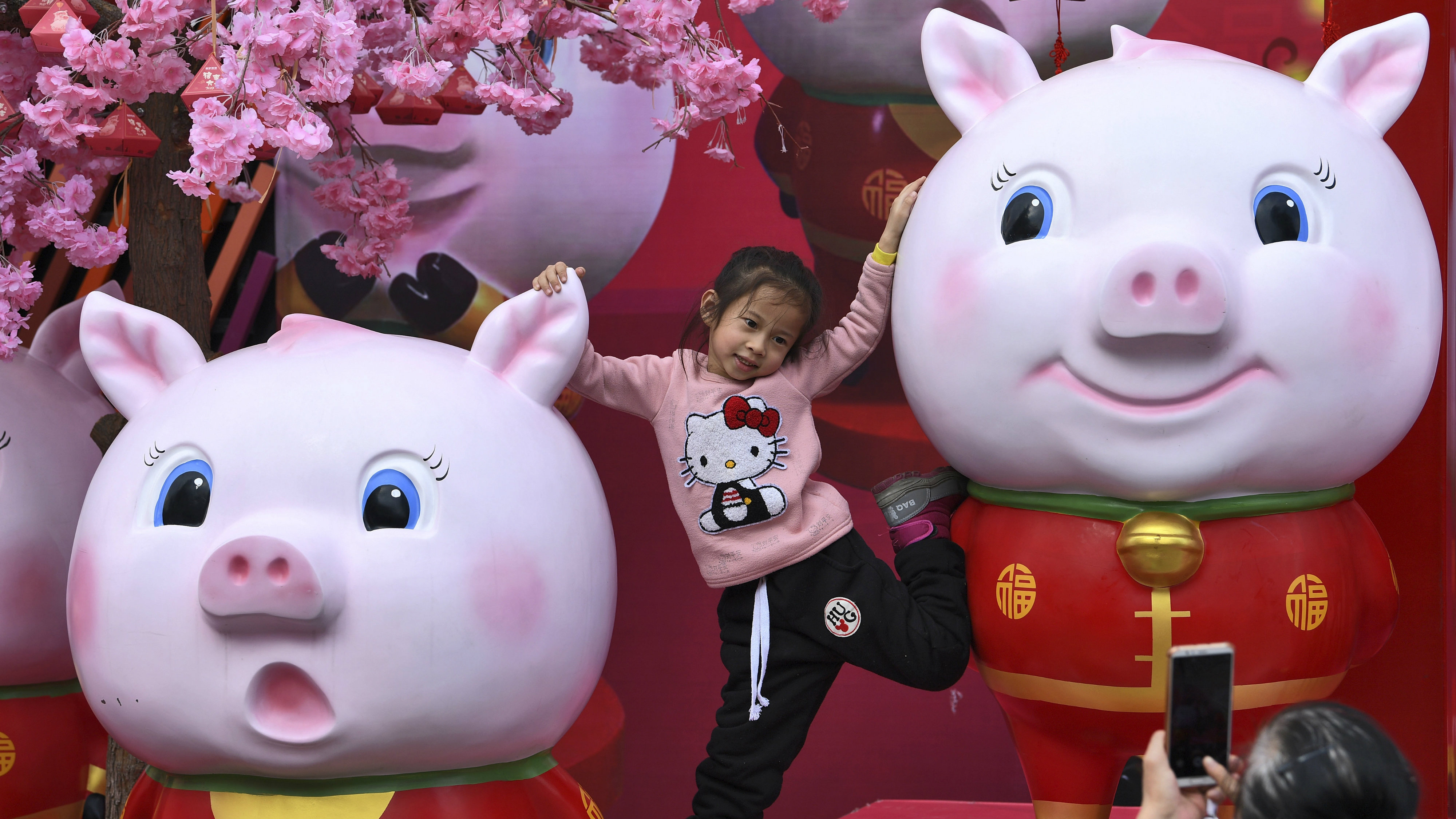 Najmladji Kinezi slave početak godine svinje epizodom crtaća Pepa prase 2