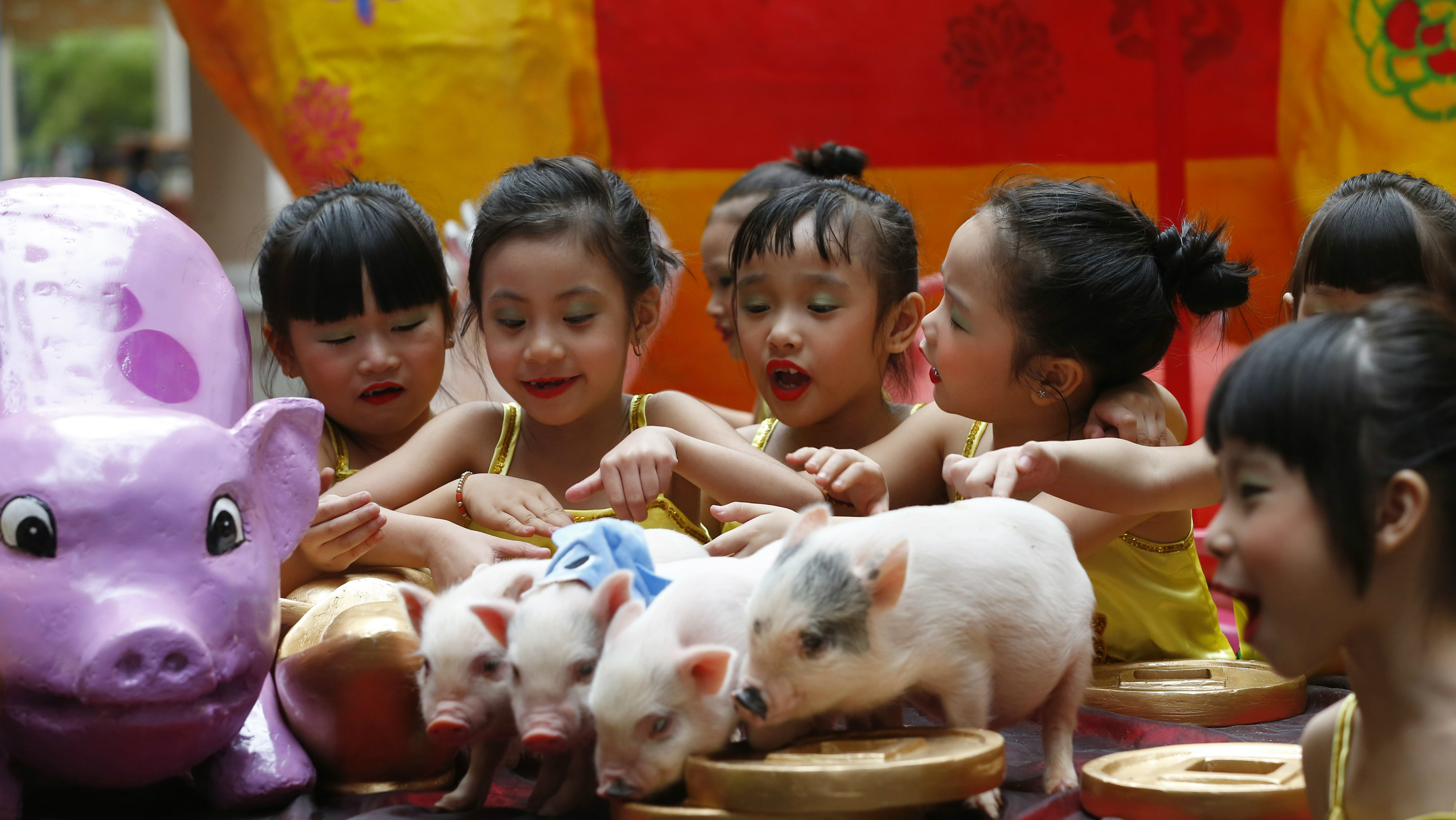 Najmladji Kinezi slave početak godine svinje epizodom crtaća Pepa prase 3