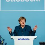 Merkel podržava Junkera i osuđuje napade na njega iz Mađarske 3