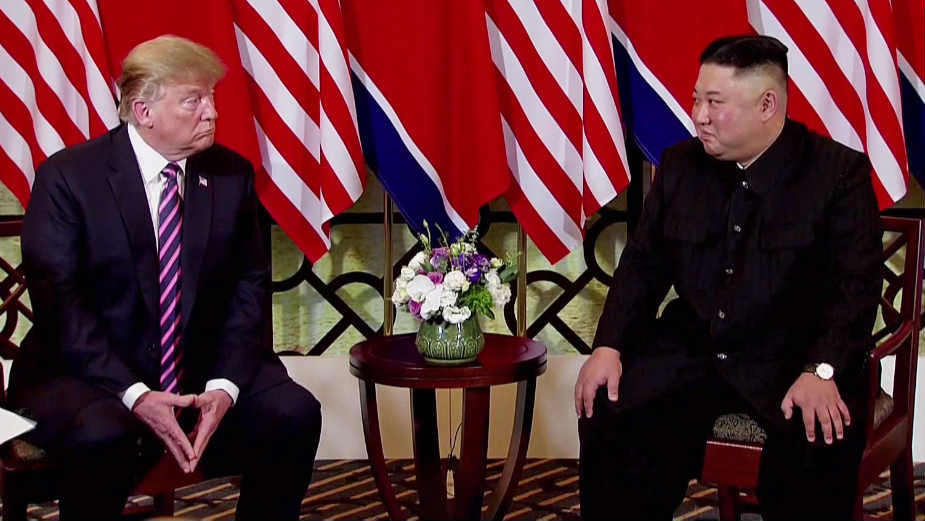 Prijateljsko ćaskanje Trampa i Kima obeležilo njihov drugi samit u Vijetnamu 1