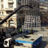 Uklonjena novogodišnja jelka sa Trga Republike u Beogradu 11