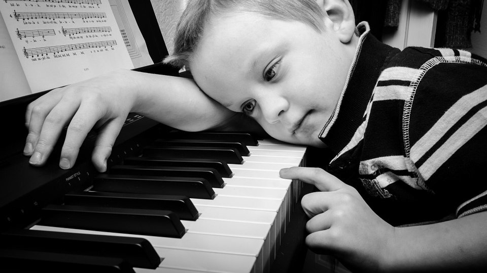 Klavir sa veštačkom inteligencijom 1