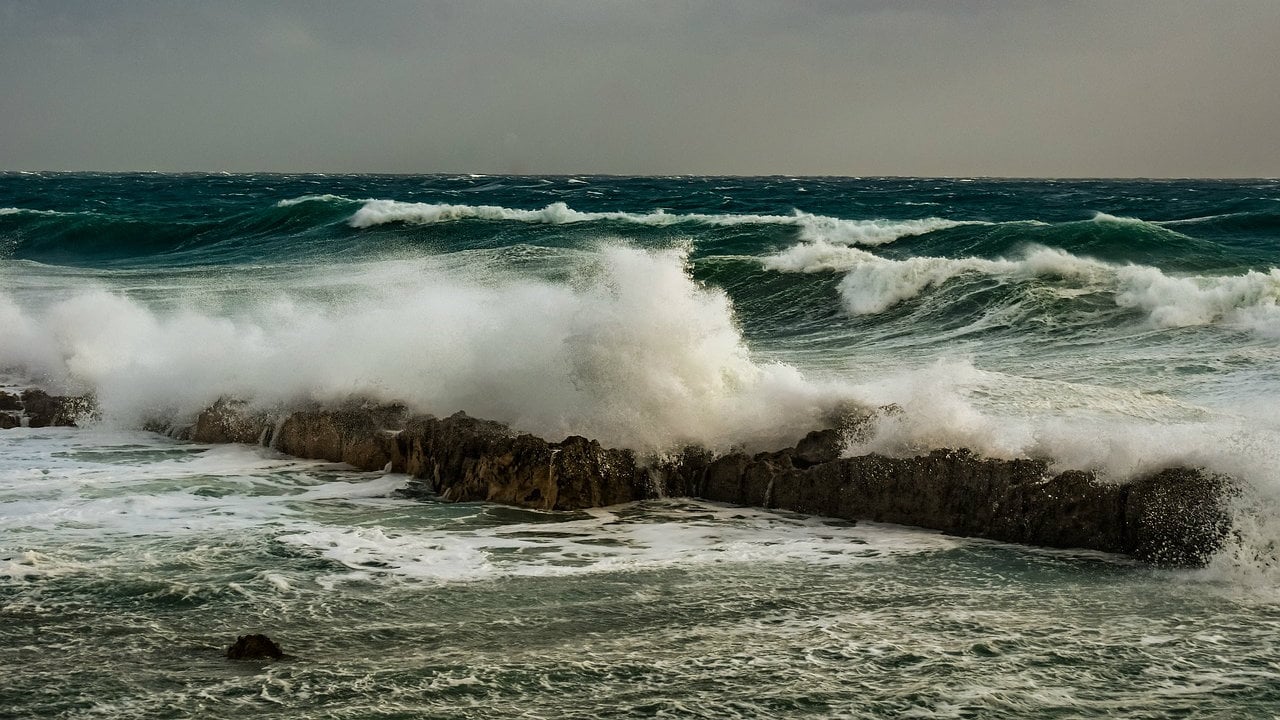 U Crnoj Gori vetar nosi krovove, najjača bura ikada u Dalmaciji 1