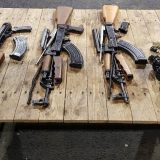 Uhapšeni na Batrovcima zbog nedozvoljenog nošenja oružja 8