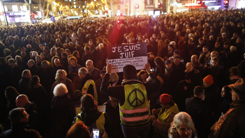 Hiljade ljudi u Parizu na skupu protiv antisemitizma 1