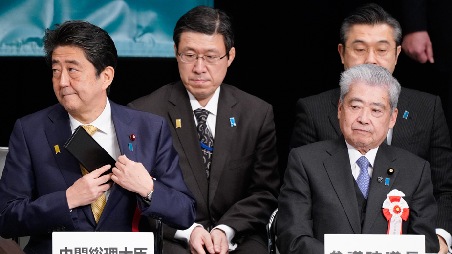 Abe obećao rešavanje spora s Rusijom 1