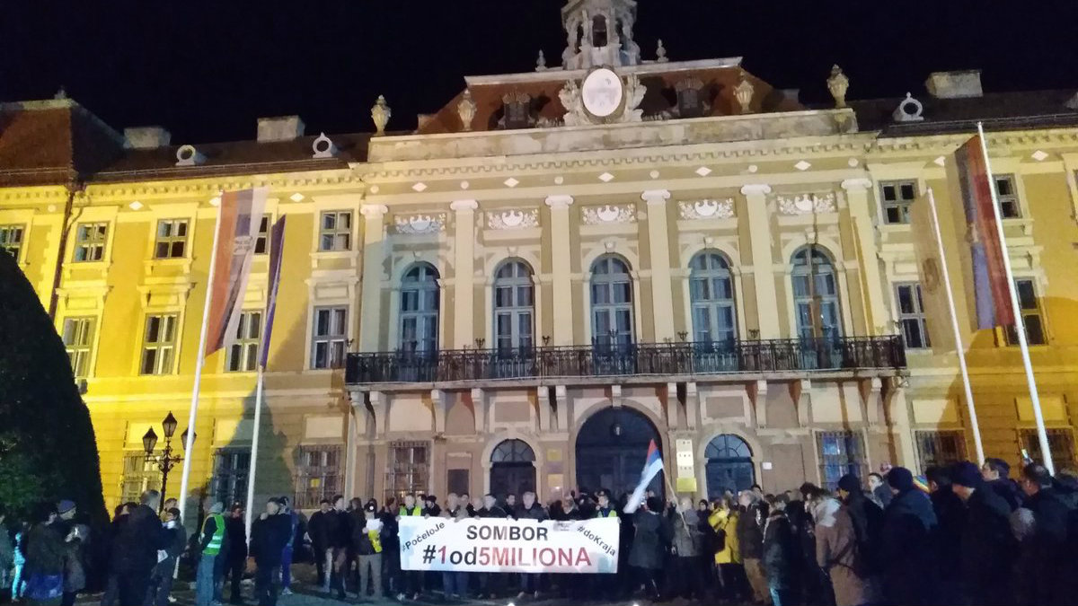 Protesti nastavljeni u još dvadesetak gradova u Srbiji (FOTO, VIDEO) 1