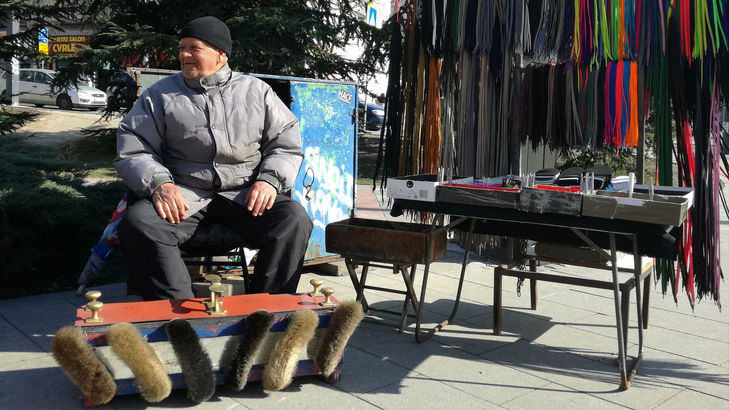 Gde god se okreneš patika: Kako izgleda radni dan čistača cipela 1