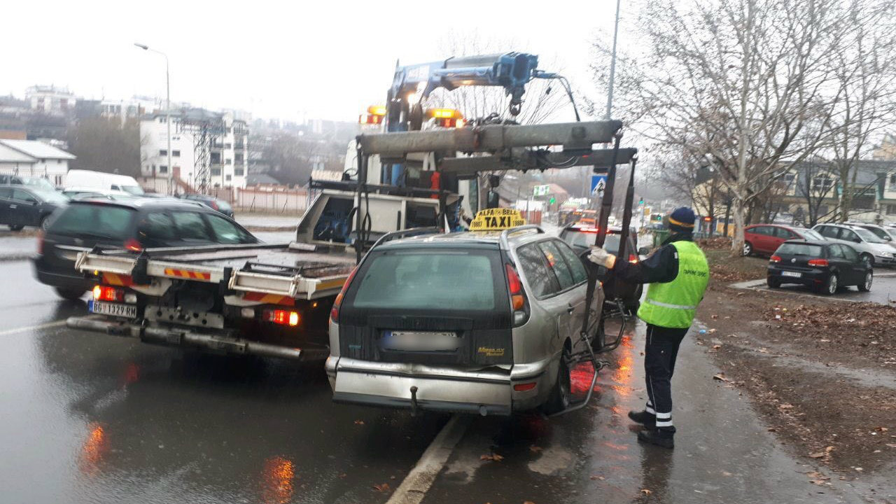 Grad privremeno oduzeo 36 vozila od divljih taksista 1